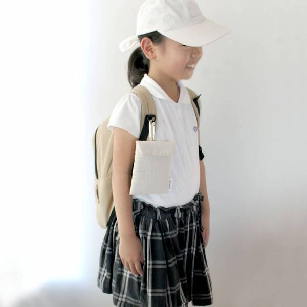 出先でのちょっとしたゴミを0秒回収！ポーチみたいな「わたし専用携帯ゴミ箱」[PR]