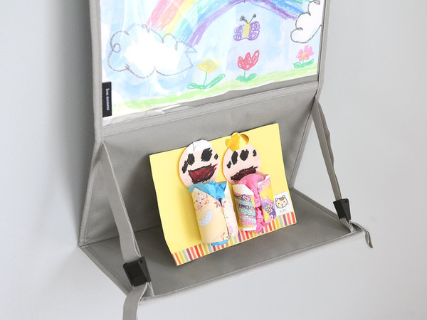 キッズの個展デビュー！作品を飾って収納できるウォールポケットに大サイズ誕生[PR]