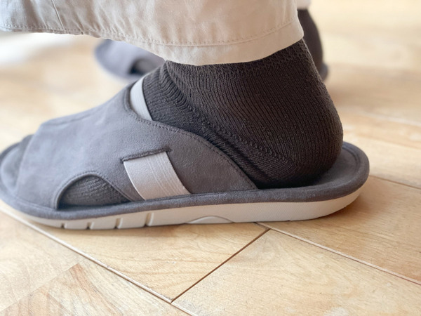 暮らしにフィットするスリッパ見つけた！fit it BASICの「足裏アーチを支える フィットするスリッパ」[PR]