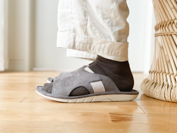 暮らしにフィットするスリッパ見つけた！fit it BASICの「足裏アーチを支える フィットするスリッパ」[PR]