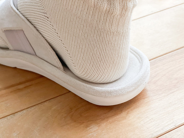 暮らしにフィットするスリッパ見つけた！fit it BASICの「足裏アーチを支える フィットするスリッパ」[PR]