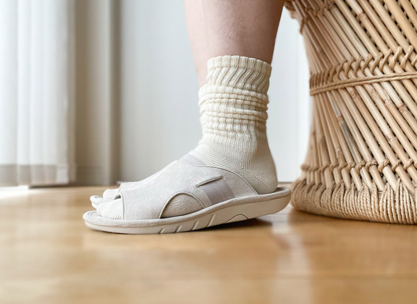 暮らしにフィットするスリッパ見つけた！fit it BASICの「足裏アーチを支える フィットするスリッパ」[PR]