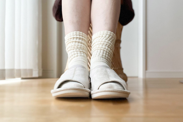 暮らしにフィットするスリッパ見つけた！fit it BASICの「足裏アーチを支える フィットするスリッパ」[PR]