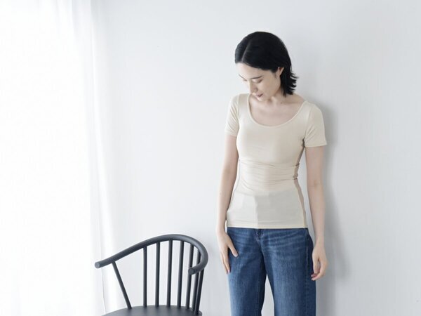 巻き肩・猫背のお悩みに。ムリせずととのう美姿勢インナーで「姿勢のクセ」をやさしく改善[PR]