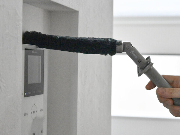 床掃除の効率アップは「上から下へ」！±0×激落ちくん 伸縮お掃除モップで始める上のホコリ習慣[PR]