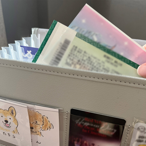 契約書などの大事な書類をまとめて管理。大容量なのに本のように収納できる「書類収納ケース」[PR]
