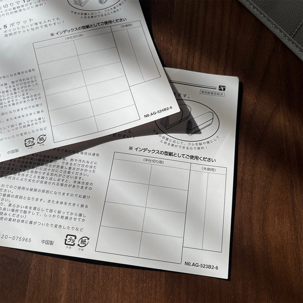 契約書などの大事な書類をまとめて管理。大容量なのに本のように収納できる「書類収納ケース」[PR]