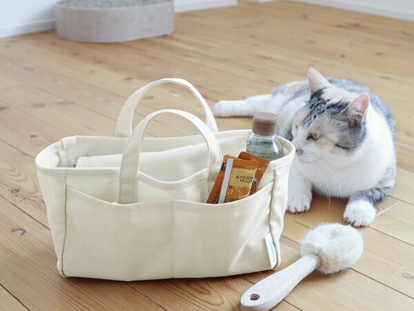 収納しずらい“猫じゃらし”のごちゃつきは専用収納で解決！愛猫家インスタグラマーさんの「おもちゃ」＆「ケアグッズ」収納術[PR]