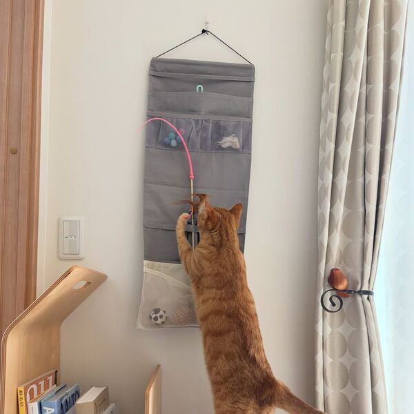 収納しずらい“猫じゃらし”のごちゃつきは専用収納で解決！愛猫家インスタグラマーさんの「おもちゃ」＆「ケアグッズ」収納術[PR]