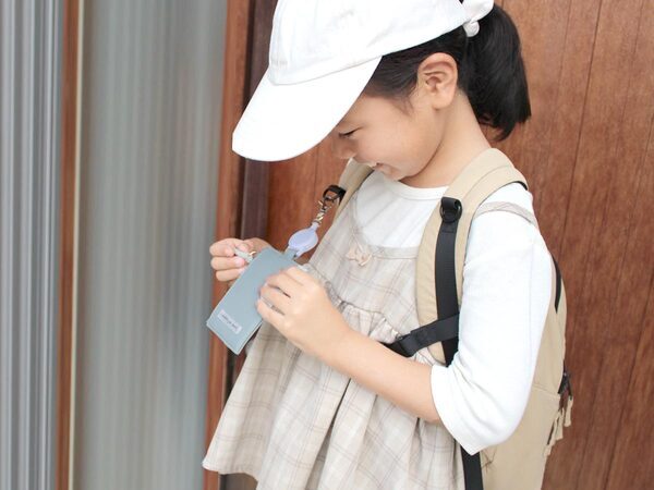 ひとりでバスで通えるかな？娘の背中を押してくれた、カードが落ちないパスケース[PR]