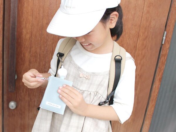 ひとりでバスで通えるかな？娘の背中を押してくれた、カードが落ちないパスケース[PR]