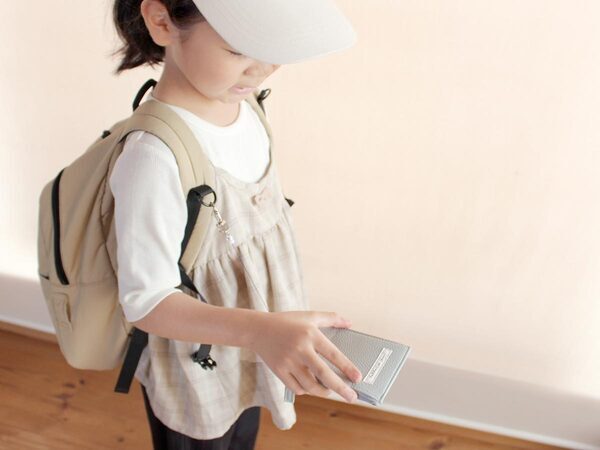 ひとりでバスで通えるかな？娘の背中を押してくれた、カードが落ちないパスケース[PR]
