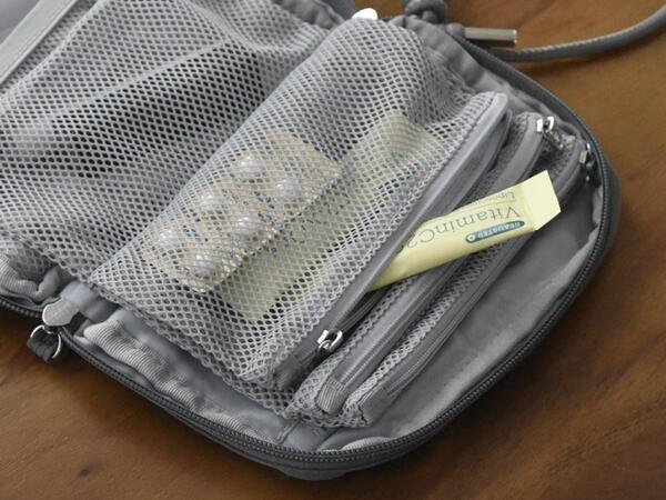 旅行だけじゃもったいない！小物がまとまる「手帳型ポーチ」[PR]