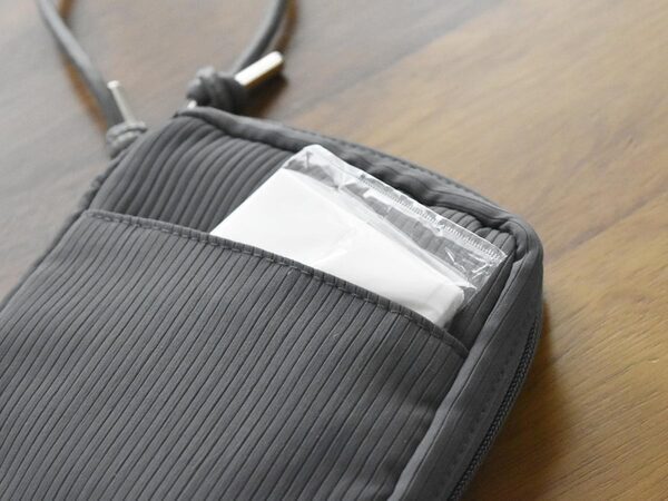 旅行だけじゃもったいない！小物がまとまる「手帳型ポーチ」[PR]