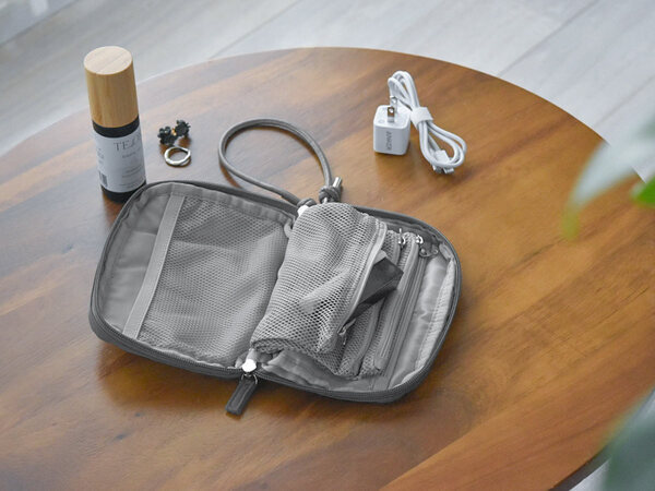旅行だけじゃもったいない！小物がまとまる「手帳型ポーチ」[PR]