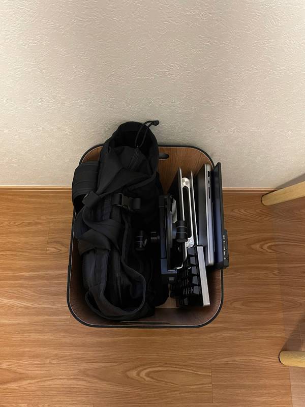 つい床置きしてしまうバッグに。「キャスター付き収納」で定位置をつくりました[PR]