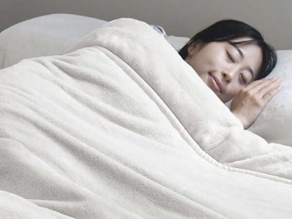 寒がりさんにはコレです。アンジェの最強あったか布団2選！「羽毛をサンド」or「厚みで勝負」どっちを選ぶ？[PR]