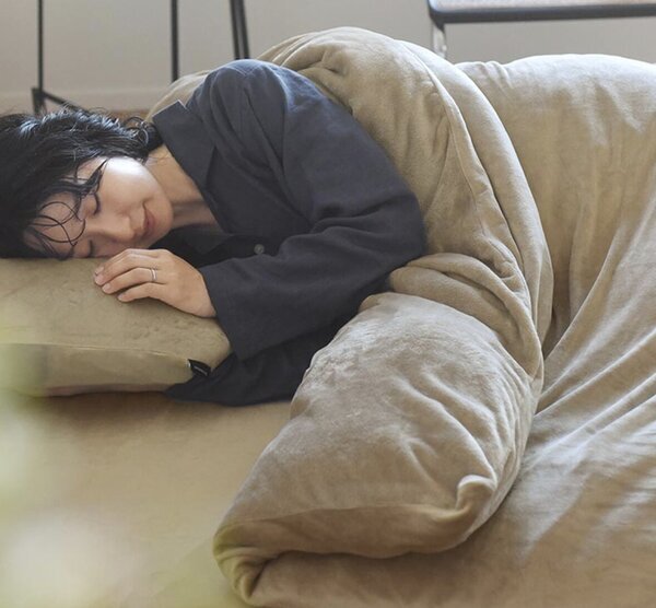 寒がりさんにはコレです。アンジェの最強あったか布団2選！「羽毛をサンド」or「厚みで勝負」どっちを選ぶ？[PR]