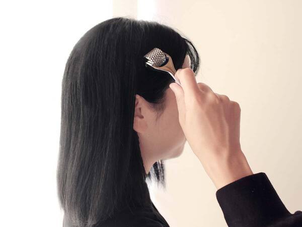 お家でできる美容鍼。刺さないからこわくない、おつかれ頭皮に「スカルプローラー」体験レポ[PR]