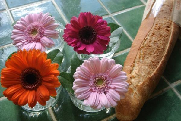 【ほんのひと工夫】フランス人から学ぶ。キッチンウエアを使ったフラワーアレンジ術