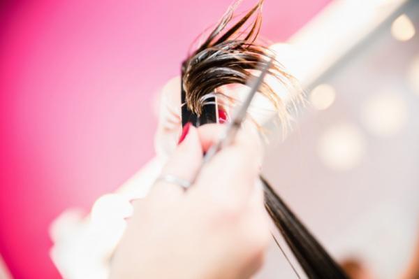 【恋愛のプロ】美容師さんに恋愛相談して成就する人が続出中!?