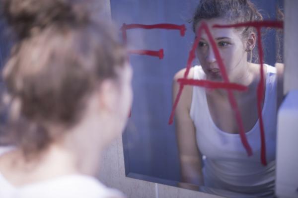 カロリーがすべての判断基準？生理痛を悪化させるキケンな思考グセ3つ