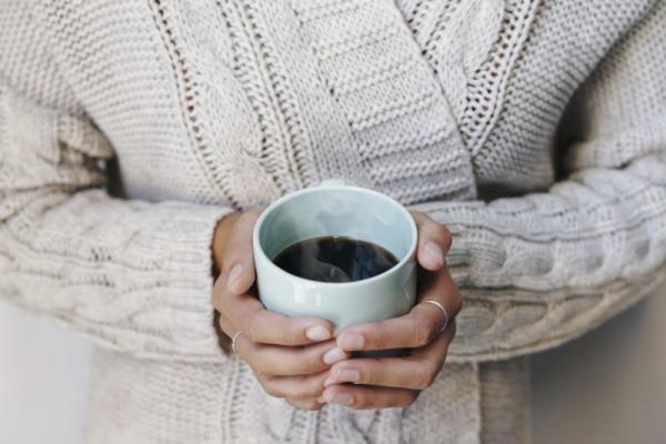 チョコレートが体を冷やす!? 重い生理痛につながる習慣とプチ対処法