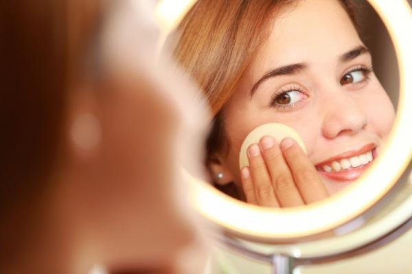 高機能で時短！2016春に話題のクッションファンデって？