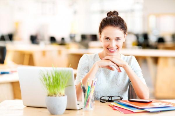 春にちょっぴり変えたい。職場でモテるOL女子の「モテデスク」を考えてみた！