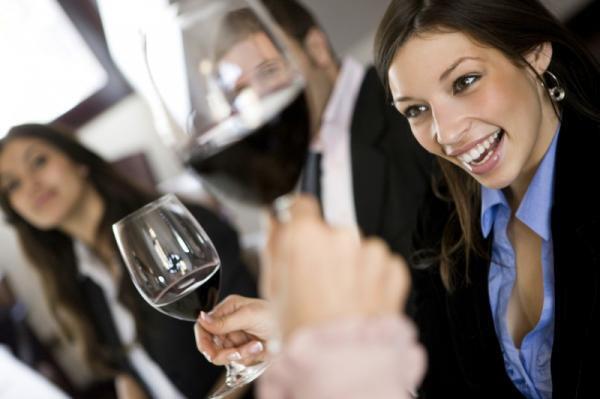 職場の飲み会で失敗してイメージダウン！みんなの体験談とは？