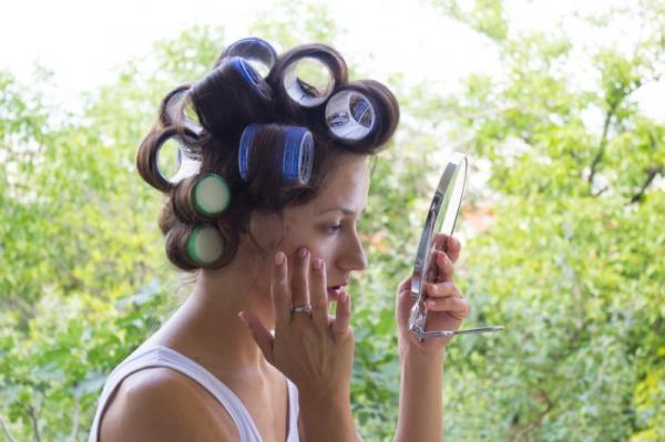 甘いものを食べるとニキビが!! 食べたい衝動をおさえるコツって？