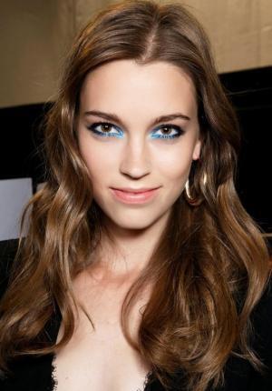 2016春夏シーズン最大のビューティートレンド「寒色アイメイク」に注目！