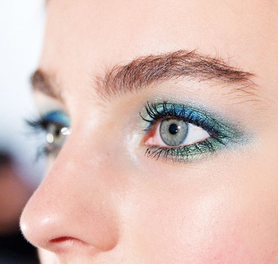 2016春夏シーズン最大のビューティートレンド「寒色アイメイク」に注目！