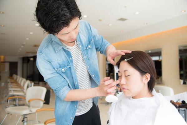 【プロの技】薄いメイクでしっかり可愛く！2016春トレンドのミニマムメイクって？