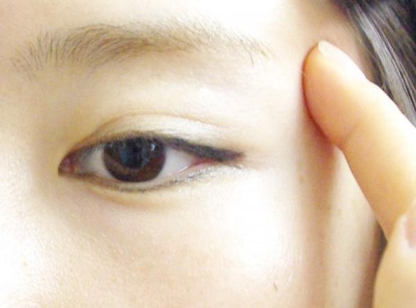 忙しい朝でもできる！キリッとした目元を作るアイメイクとは