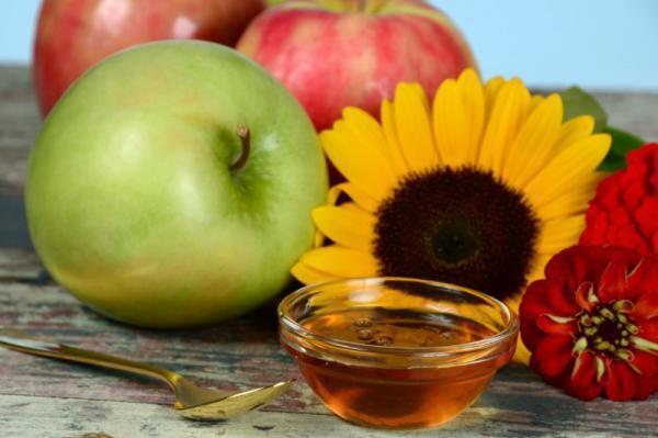 スプーン１杯で二日酔い対策!?簡単にハチミツで対策する方法とは