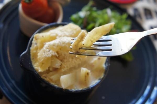 ホワイトソース不使用！ヘルシーな豆乳で作る「ジャガイモのグラタン風」