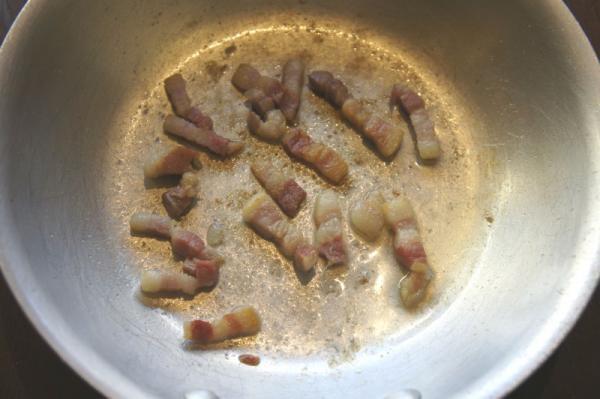 生クリーム不使用で低脂肪！「くるみと全卵のカルボナーラ」