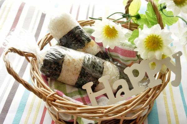 【ブーム到来】「おにぎらず」より手軽な「スティックおにぎり」とは？