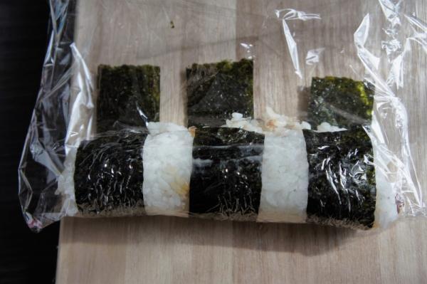 【ブーム到来】「おにぎらず」より手軽な「スティックおにぎり」とは？