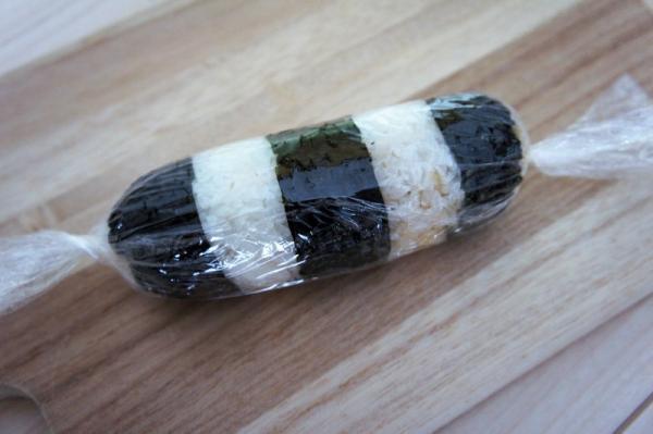 【ブーム到来】「おにぎらず」より手軽な「スティックおにぎり」とは？