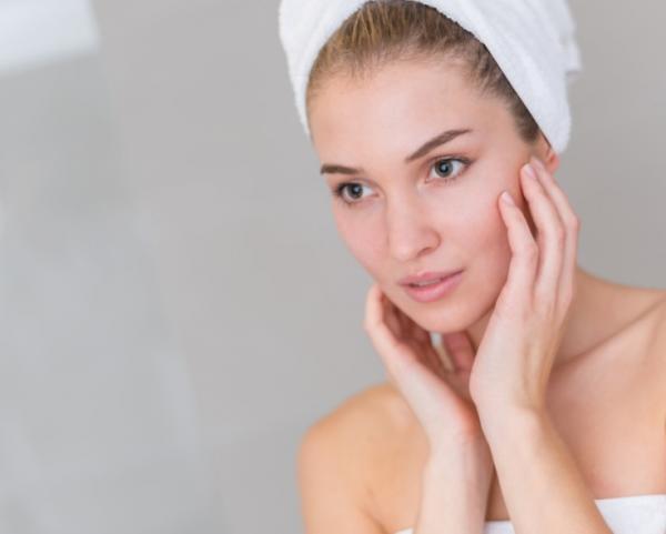 毛穴レスで肌美人に！夏の毛穴の黒ずみ・開きを解消するには？