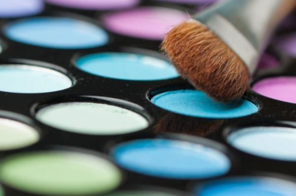 「こんな使い方あるの!?」この夏試すべきクリア・マスカラのアレンジとは？