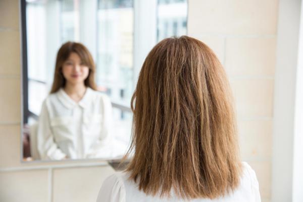 【自宅でエイジングケア】ヘア年齢を若くしよう！頭皮マッサージの方法