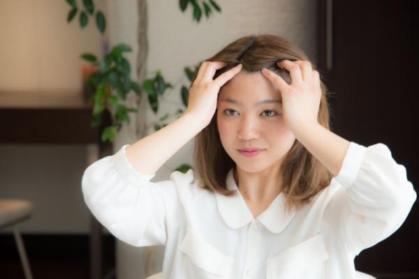 【自宅でエイジングケア】ヘア年齢を若くしよう！頭皮マッサージの方法