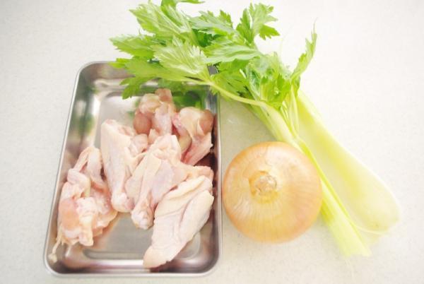 毎朝飲むスープで肌がぷるぷるに!?今すぐ試したい骨ブロスの効果とは？