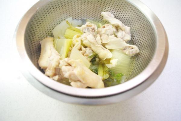 毎朝飲むスープで肌がぷるぷるに!?今すぐ試したい骨ブロスの効果とは？