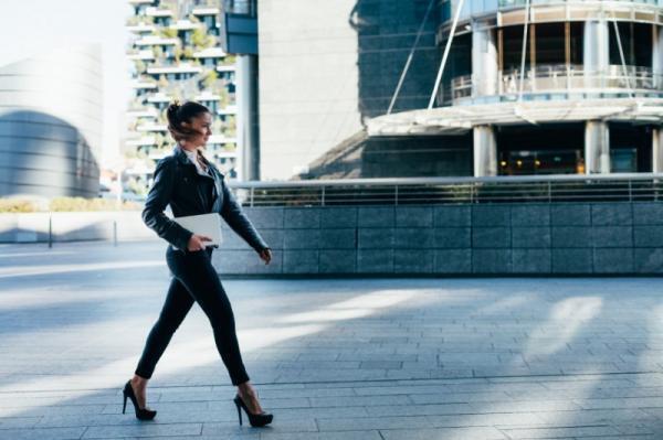 【なんで細いの!?】痩せてる人が無意識にやっている「ながら」ダイエット6選