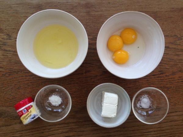 炭水化物ゼロ！米ブロガーに人気の”クラウド・ブレッド”を作ってみた