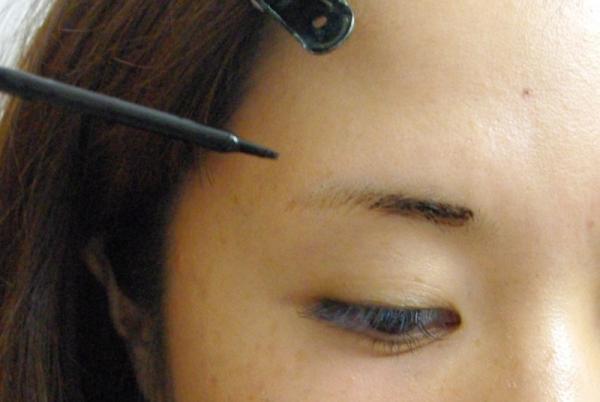 【検証】１週間たっても色落ちしない!? 眉ティントの効果って本当？